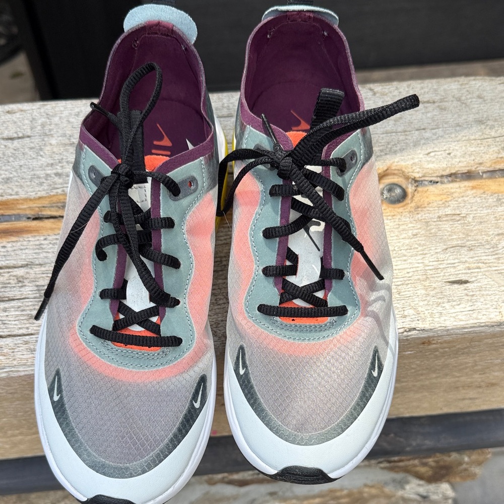 Nike Air Max Dia Women’s Sneakers AV4146-001 Grey/Pink Excellent Condition size